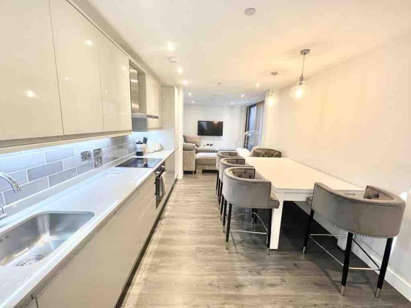D & D Luxury Apartments Stanmore  Exterior photo
