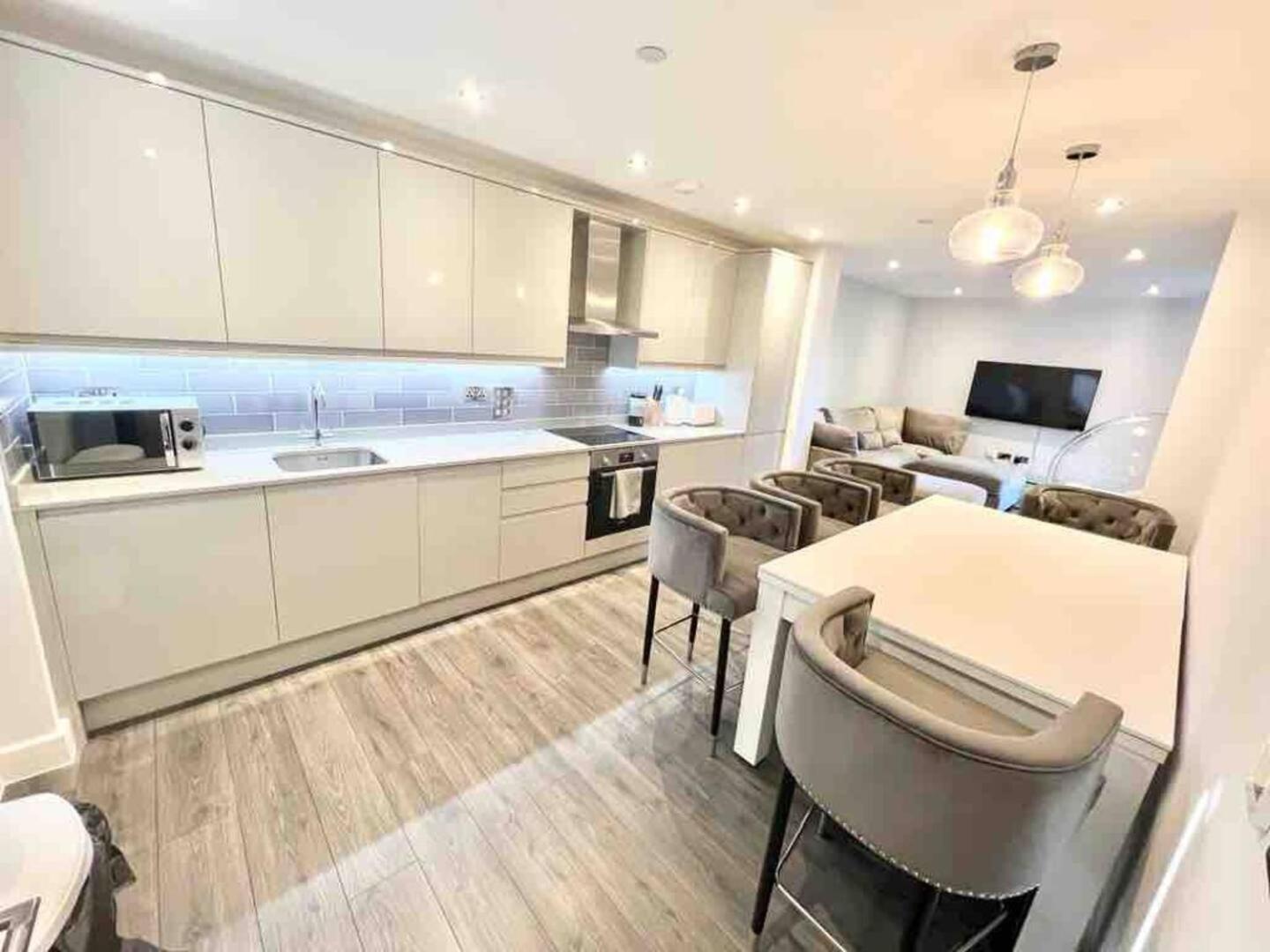 D & D Luxury Apartments Stanmore  Exterior photo